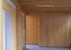 Einzelcarport mit Abstellraum und Durchgang zum Garten